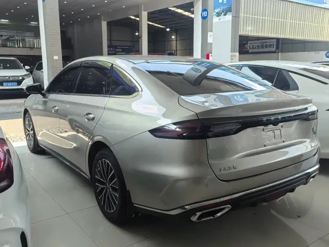 Geely Emgrand — Фото автомобиля 8