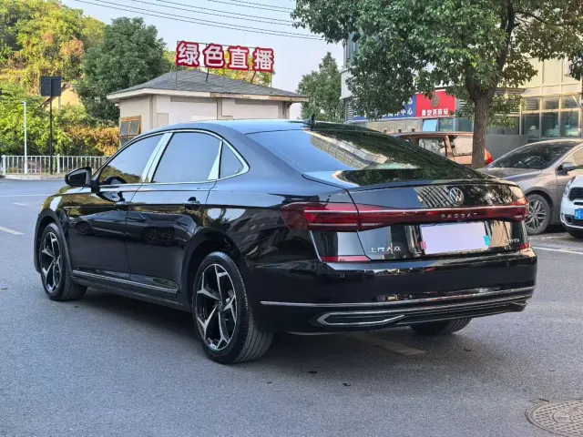 Volkswagen Passat — Фото автомобиля 9