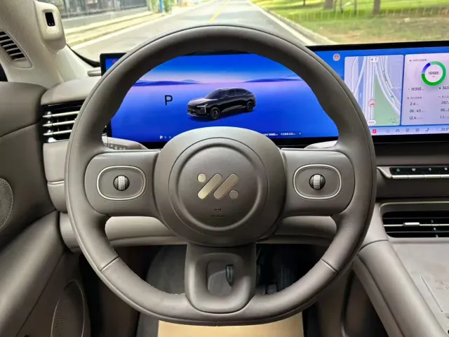 IM Motors LS6 — Фото автомобиля 12