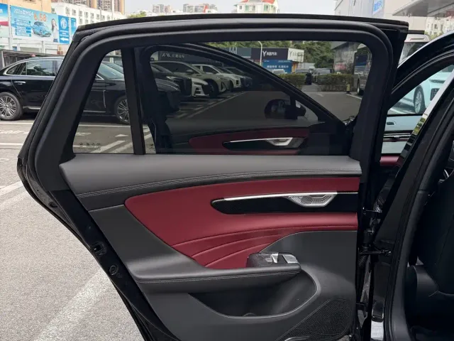 Hongqi H5 — Фото автомобиля 13
