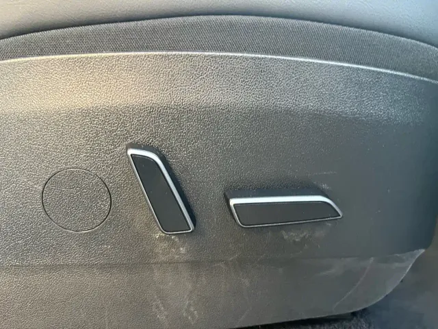 Tesla Model Y — Фото автомобиля 27