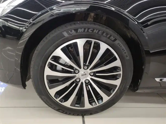Volvo S90 — Фото автомобиля 24