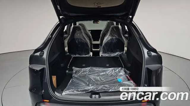 Tesla Model Y — Фото автомобиля 20