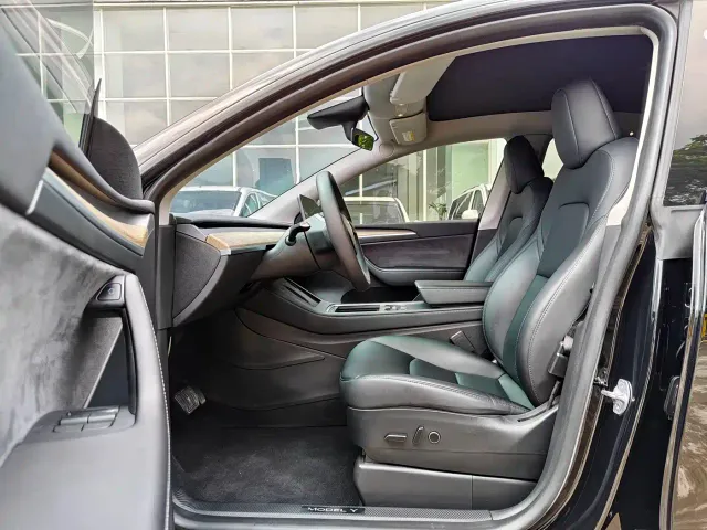 Tesla Model Y — Фото автомобиля 15