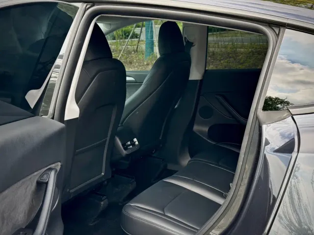Tesla Model Y — Фото автомобиля 5