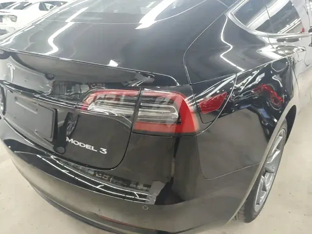 Tesla Model 3 — Фото автомобиля 7