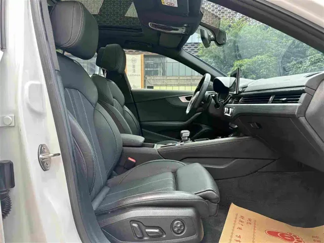 Audi A4L — Фото автомобиля 6