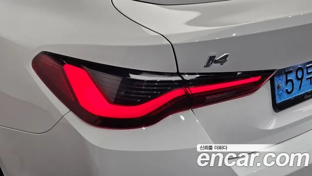 BMW i4 — Фото автомобиля 20