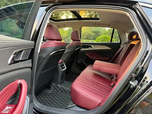 Hongqi H5 — Фото автомобиля 12