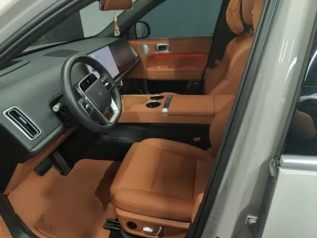 Li Auto L6 — Фото автомобиля 14