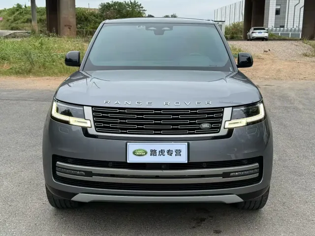 Land Rover Range Rover 2023 3.0 L6 400PS Golden Age 7-Seater Long Wheelbase — Фото автомобиля 2