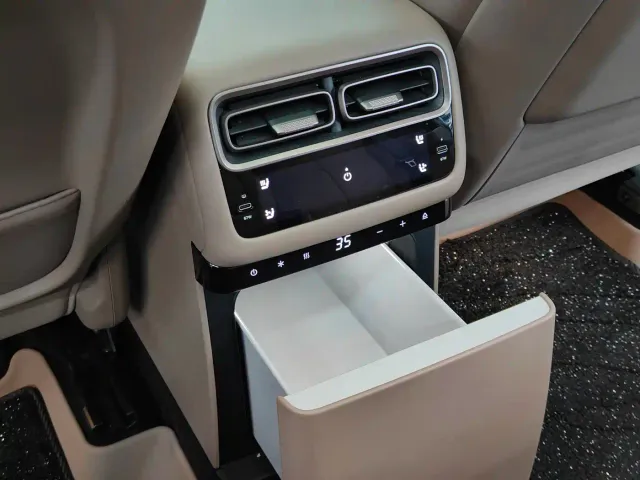 Li Auto i6 — Фото автомобиля 10