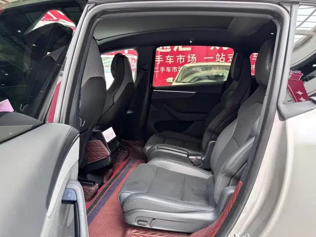 Tesla Model Y L — Фото автомобиля 6