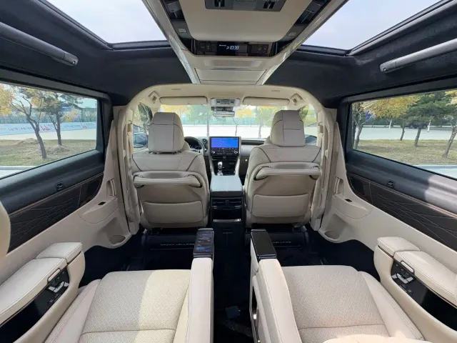 Toyota Vellfire — Фото автомобиля 23