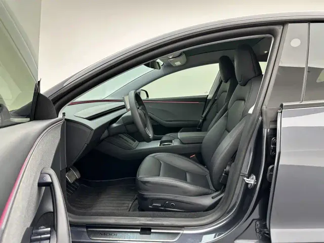 Tesla Model 3 — Фото автомобиля 9
