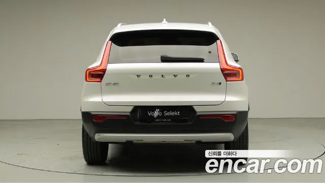 Volvo XC40 — Фото автомобиля 5