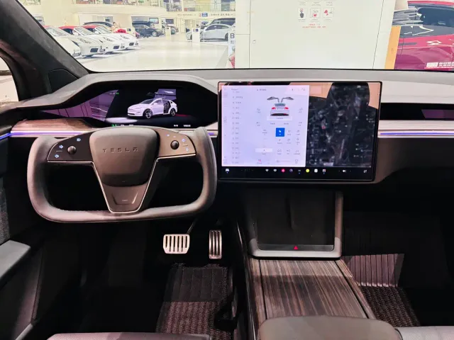 Tesla Model X — Фото автомобиля 9