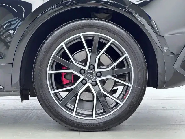 Audi SQ5 — Фото автомобиля 14