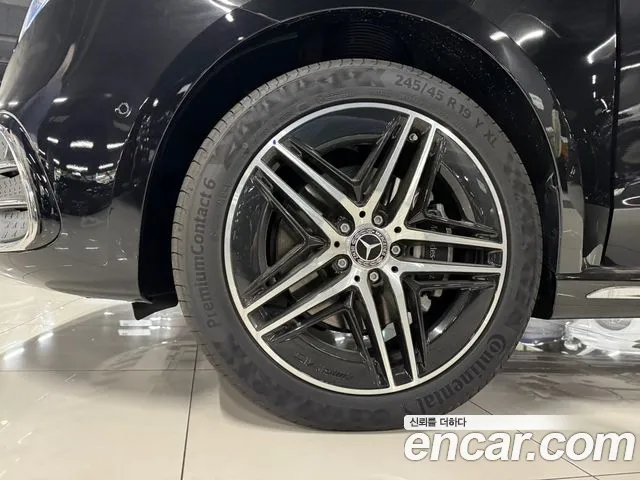 Mercedes-Benz V-Class — Фото автомобиля 16