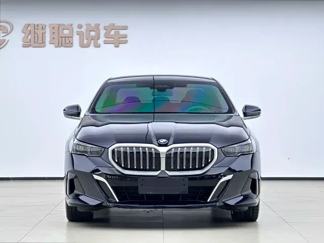 BMW 5 Series — Фото автомобиля 2