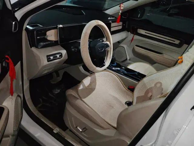 Geely ICON — Фото автомобиля 9