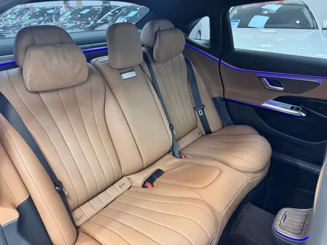 Mercedes-Benz E-Class — Фото автомобиля 15