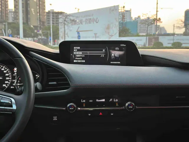 Mazda Axela — Фото автомобиля 12