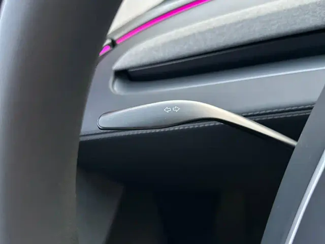 Tesla Model Y — Фото автомобиля 22