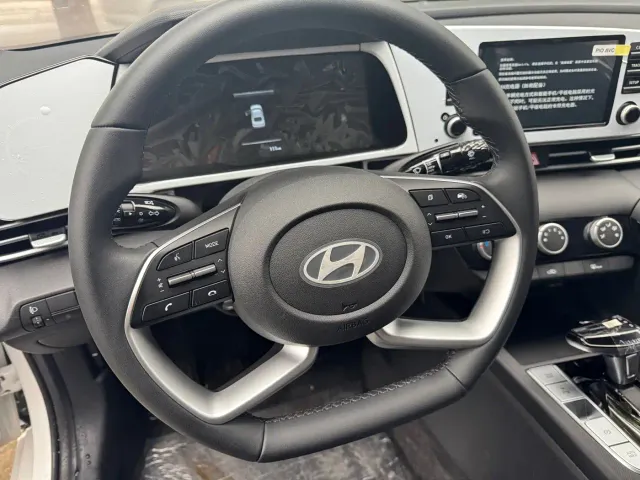 Hyundai Elantra — Фото автомобиля 9