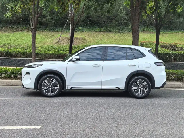 Geely Galaxy Starship 7 EM-i — Фото автомобиля 3
