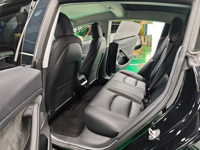 Tesla Model 3 — Фото автомобиля 5