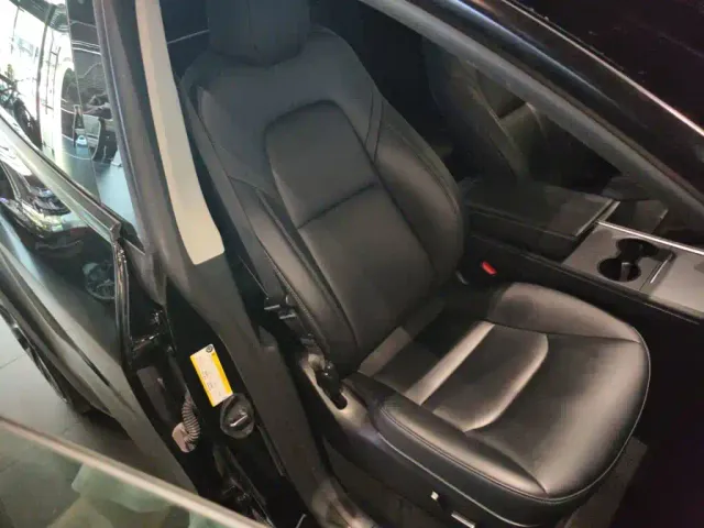 Tesla Model Y — Фото автомобиля 24