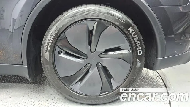 Tesla Model Y — Фото автомобиля 20