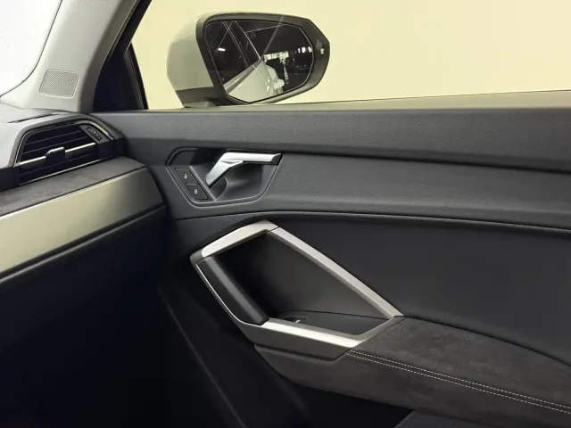 Audi Q3 — Фото автомобиля 11