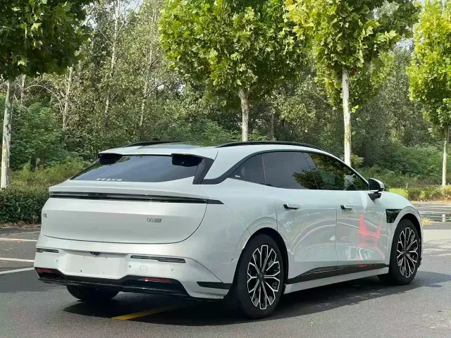 Zeekr 007 GT — Фото автомобиля 13