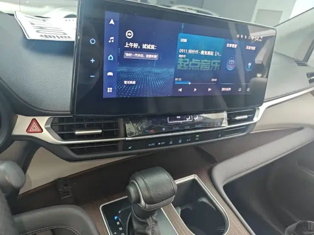 Toyota Granvia 2022 2.5L Hybrid Premium Edition — Фото автомобиля 12