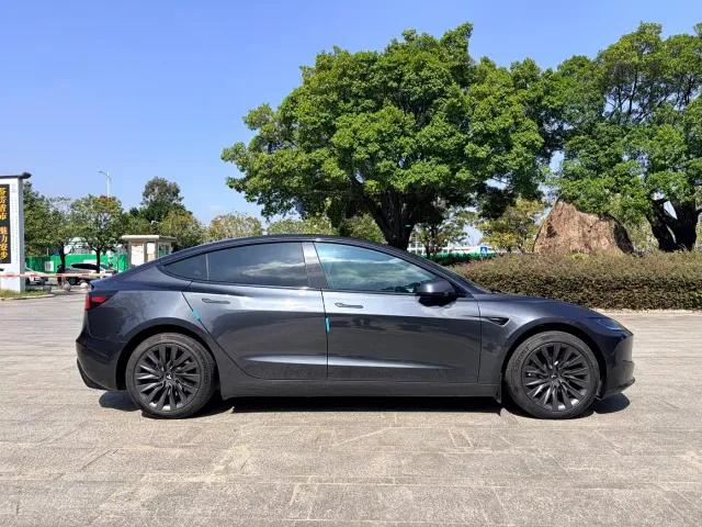 Tesla Model 3 — Фото автомобиля 7