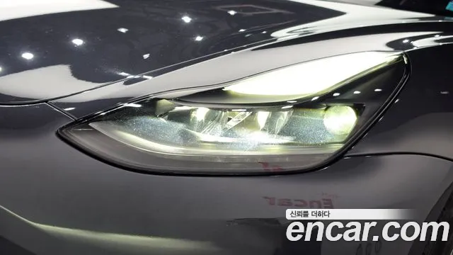 Tesla Model 3 — Фото автомобиля 22