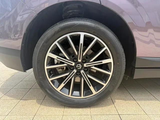 Leapmotor B10 — Фото автомобиля 12