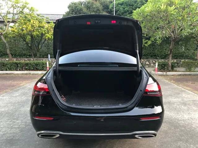 Mercedes-Benz E-Class — Фото автомобиля 21