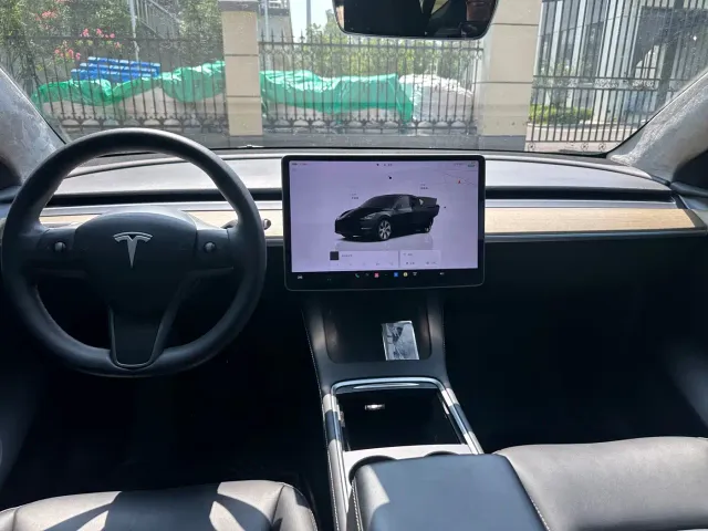 Tesla Model Y — Фото автомобиля 8