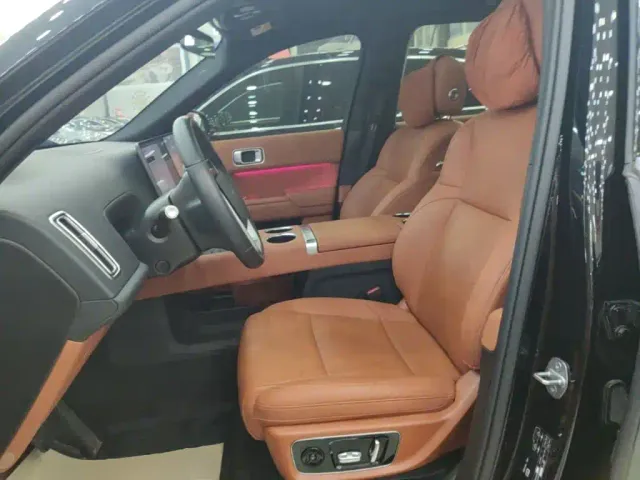 Li Auto L8 — Фото автомобиля 14