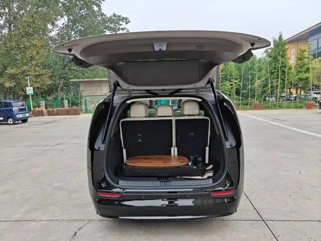 Li Auto Li Auto MEGA 2024 Ultra — Фото автомобиля 9