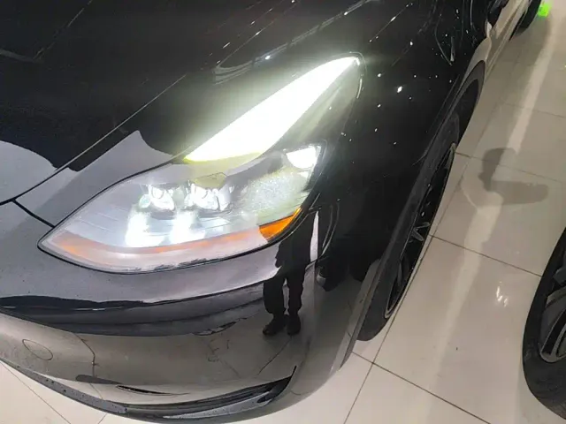 Tesla Model Y — Фото автомобиля 17