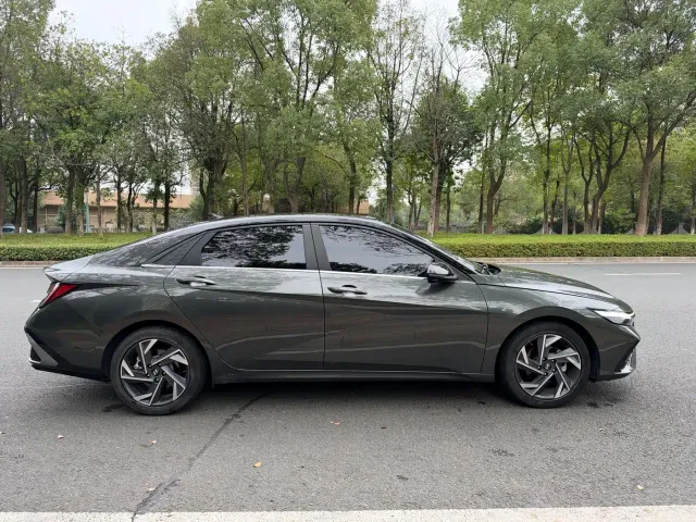Hyundai Elantra — Фото автомобиля 4