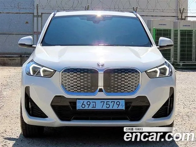 BMW iX1 U11 — Фото автомобиля 3