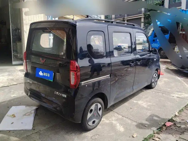 Wuling Zhiguang NEV — Фото автомобиля 3