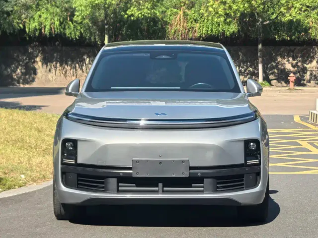 Li Auto L8 — Фото автомобиля 2