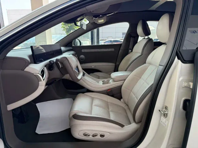 IM Motors L6 — Фото автомобиля 6
