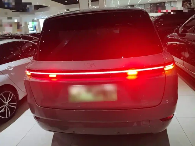 Li Auto L9 — Фото автомобиля 5